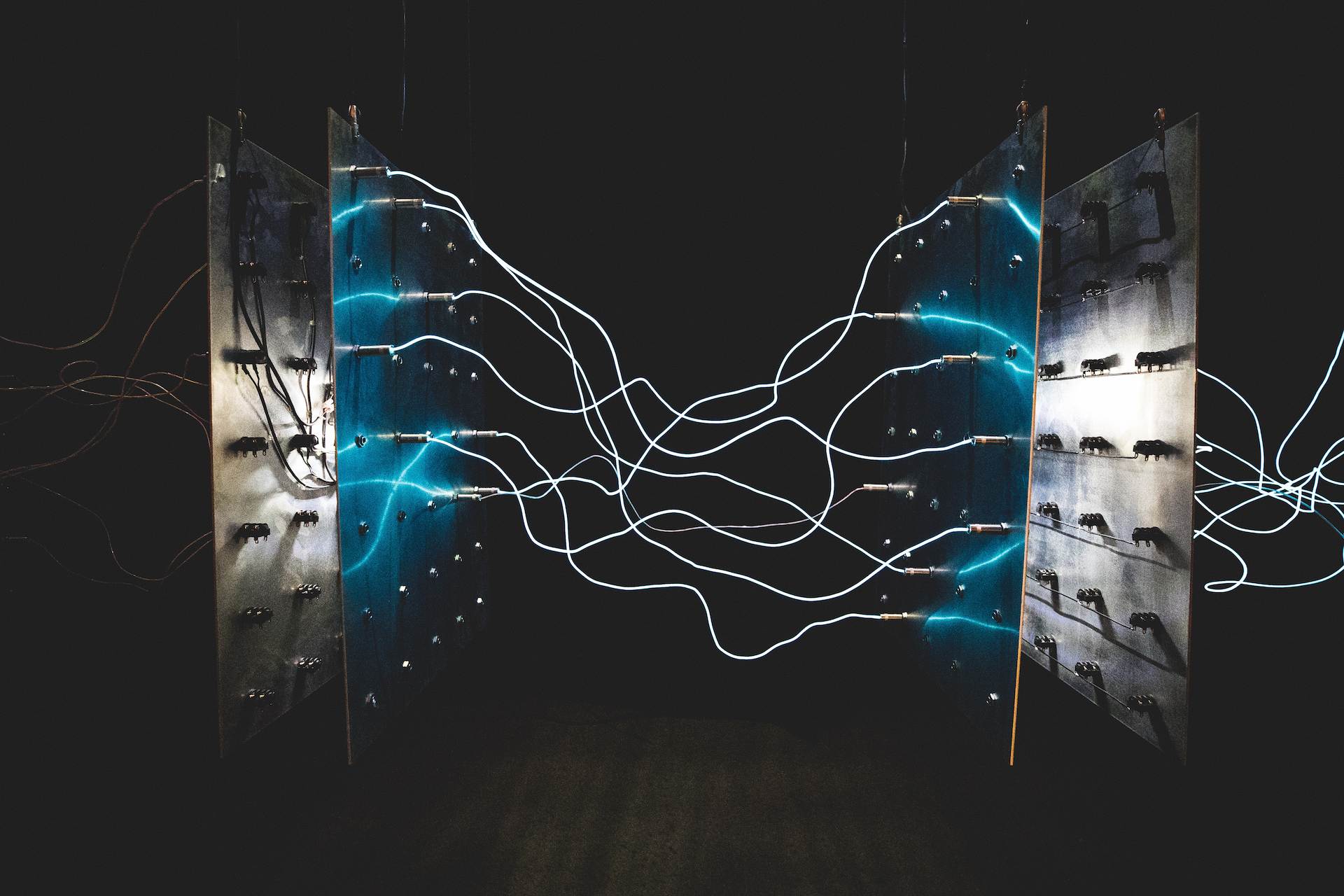 Image displaying a contraction that shoots electricity form one side to another.