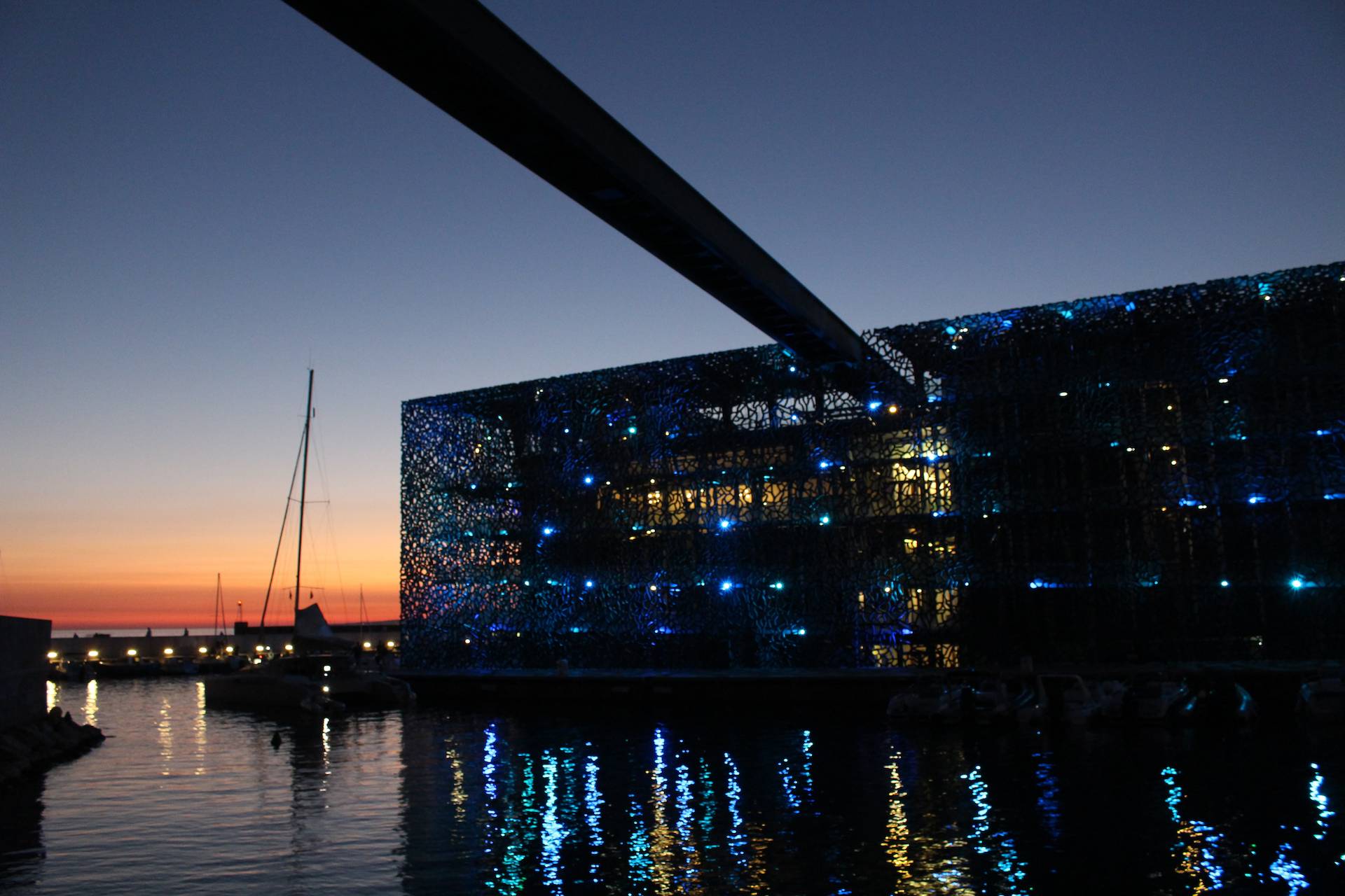 Image displaying a building in the evening sun.